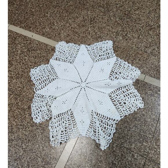 8 White Hand Crocheted Elegant Round Doilies Table Topper Mat Cottage Core - Picture 3 of 16